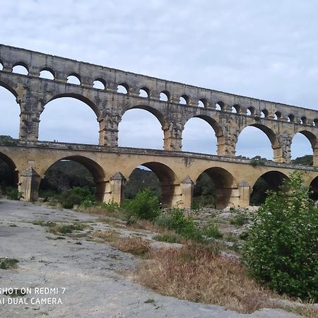 Proche Uzes Petit Gite Avec Grande Cuisine D'Ete Et Piscine Saint-Siffret Exterior foto