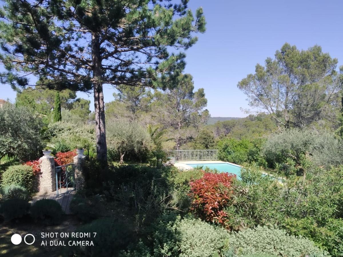 Proche Uzes Petit Gite Avec Grande Cuisine D'Ete Et Piscine Saint-Siffret Exterior foto
