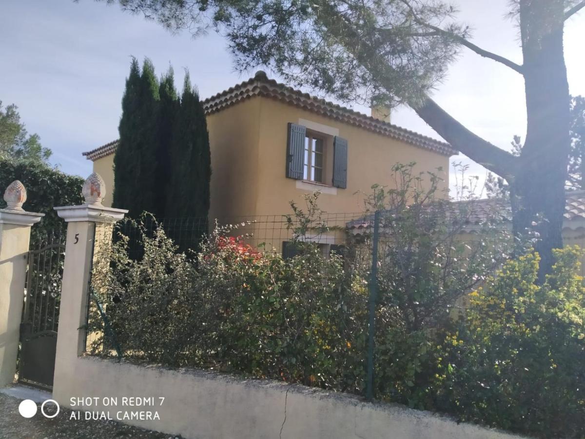 Proche Uzes Petit Gite Avec Grande Cuisine D'Ete Et Piscine Saint-Siffret Exterior foto