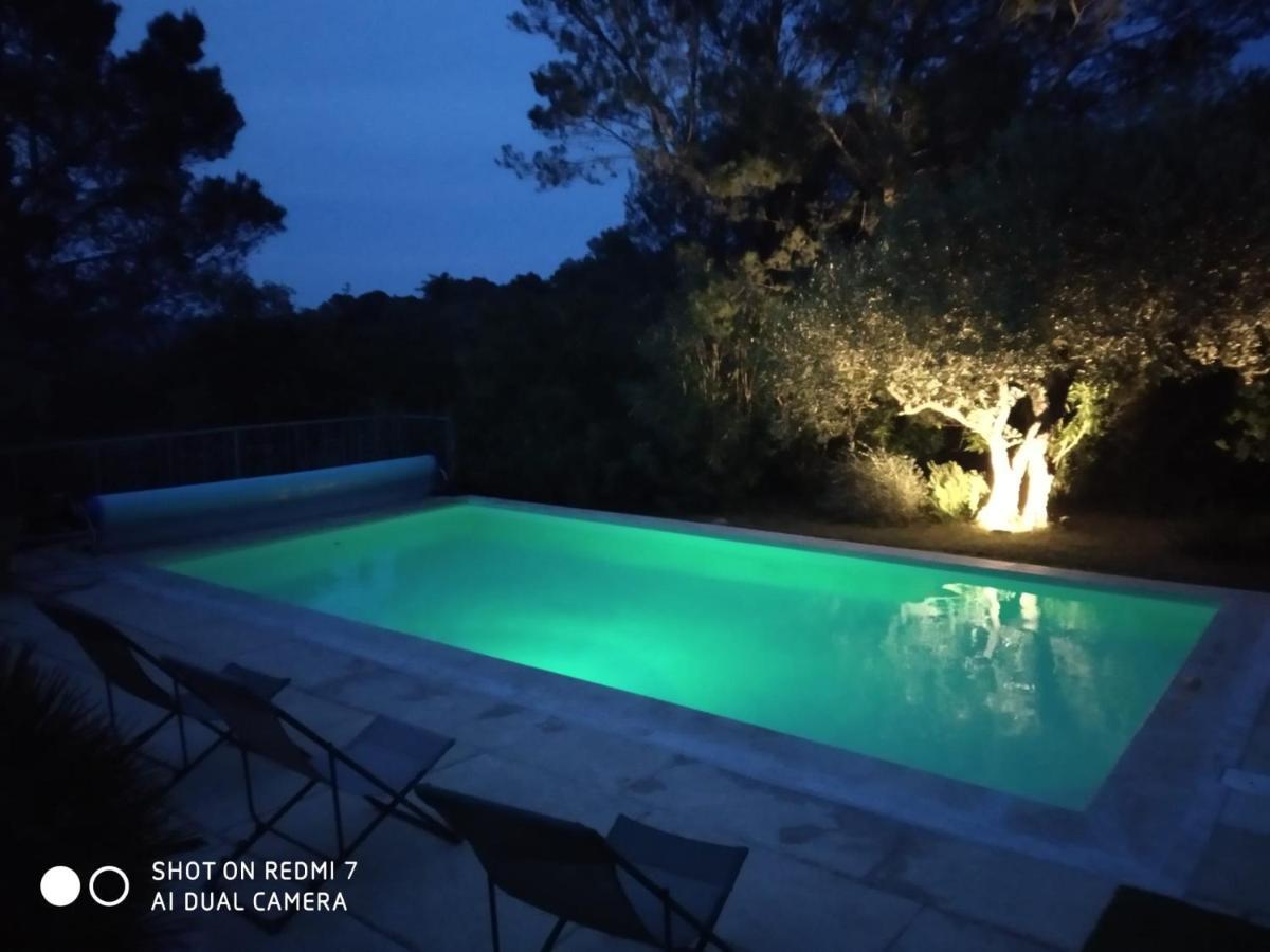 Proche Uzes Petit Gite Avec Grande Cuisine D'Ete Et Piscine Saint-Siffret Exterior foto