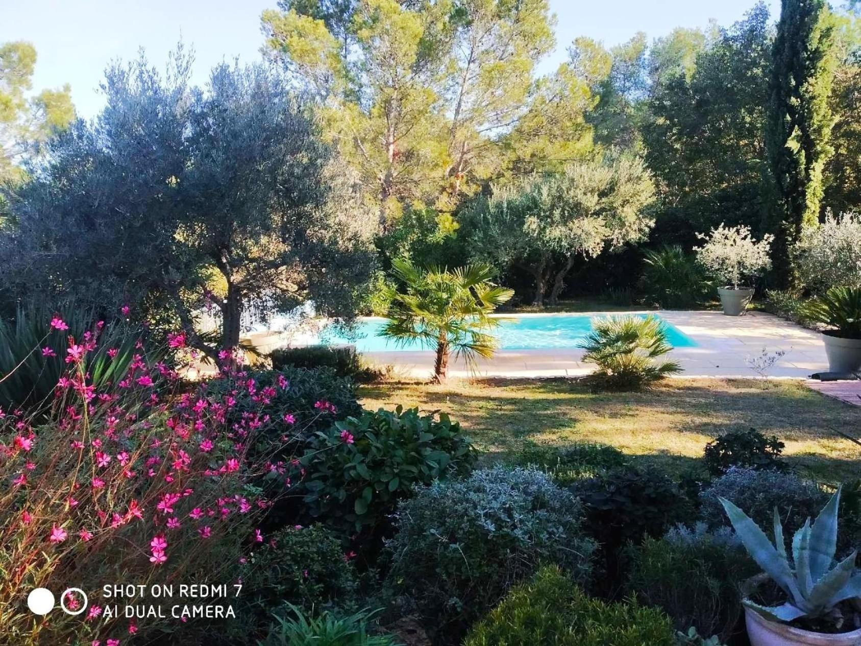 Proche Uzes Petit Gite Avec Grande Cuisine D'Ete Et Piscine Saint-Siffret Exterior foto